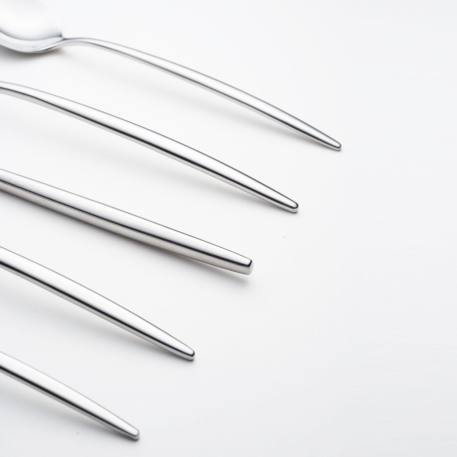 Gaze Mirror 20 Piece Flatware Set