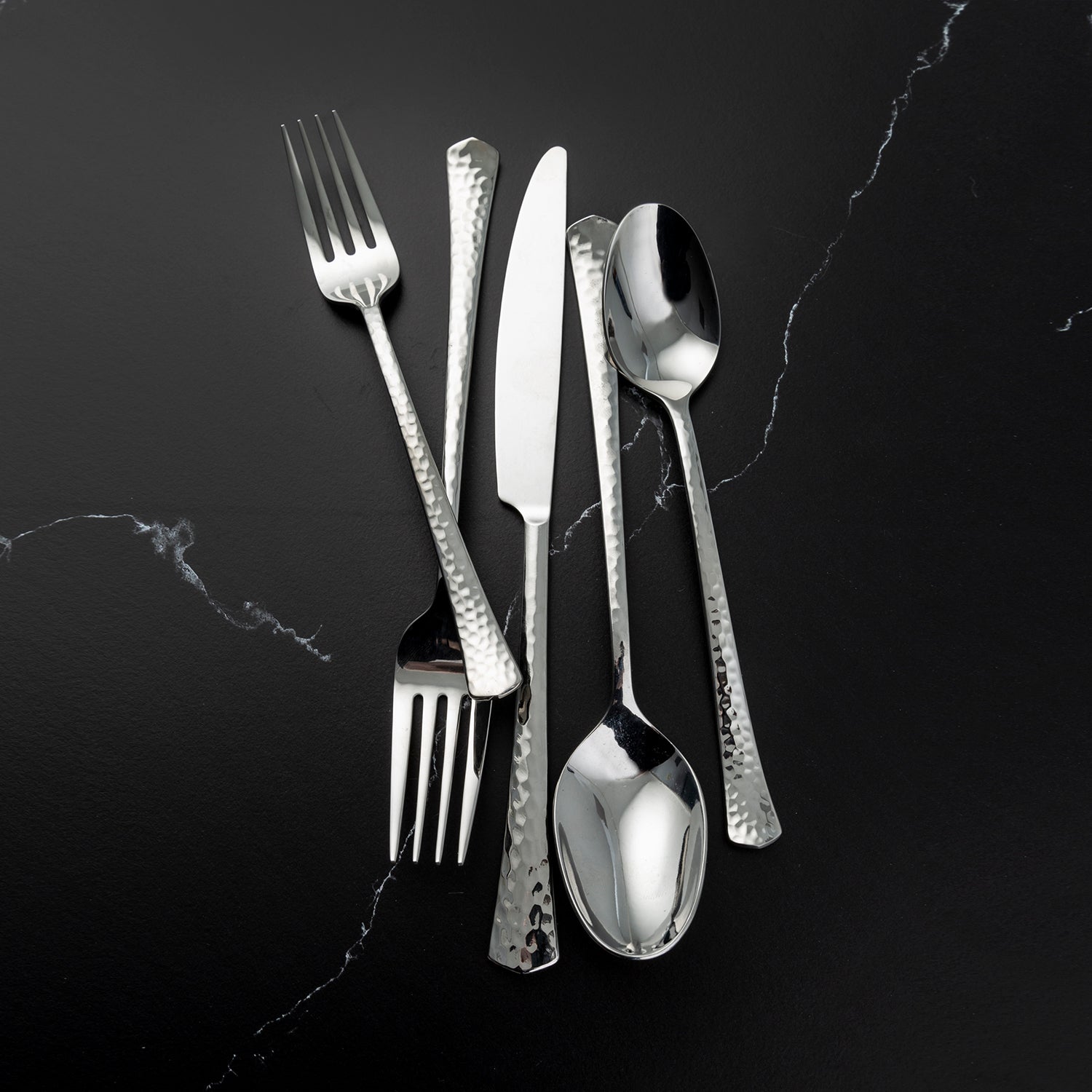 Reagan Mirror Hammered 20 Piece Flatware Set